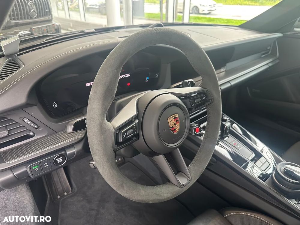 Porsche 911 Carrera 4 GTS PDK - 12