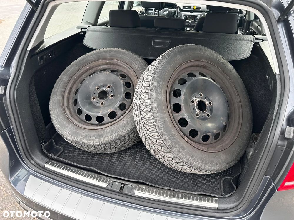 Volkswagen Passat 2.0 TDI DPF BlueMotion Technology Comfortline - 17