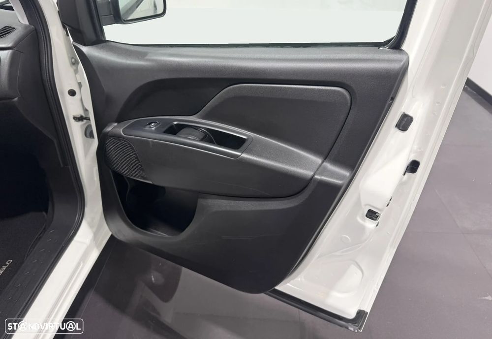 Fiat DOBLO CARGO 1.3 M-JET 95 CV - 3 LUGARES - IVA DEDUTIVÉL - 35