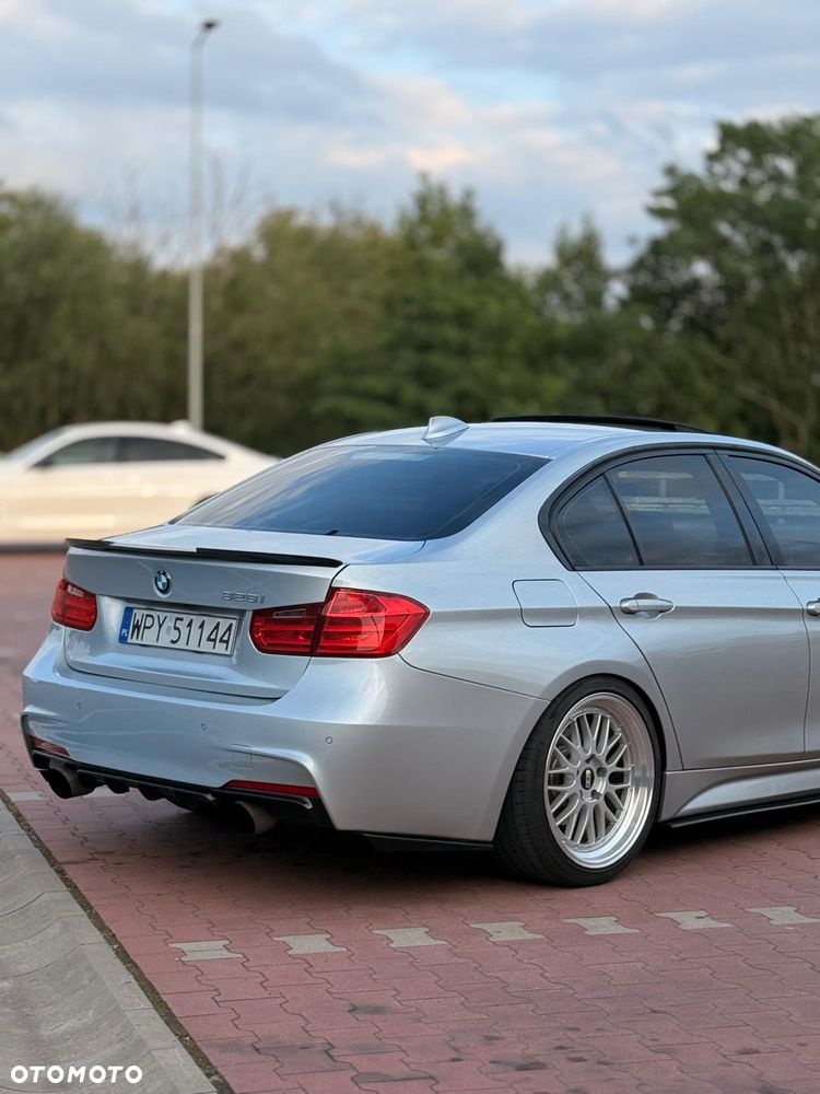 BMW Seria 3 328i Sport Line - 10