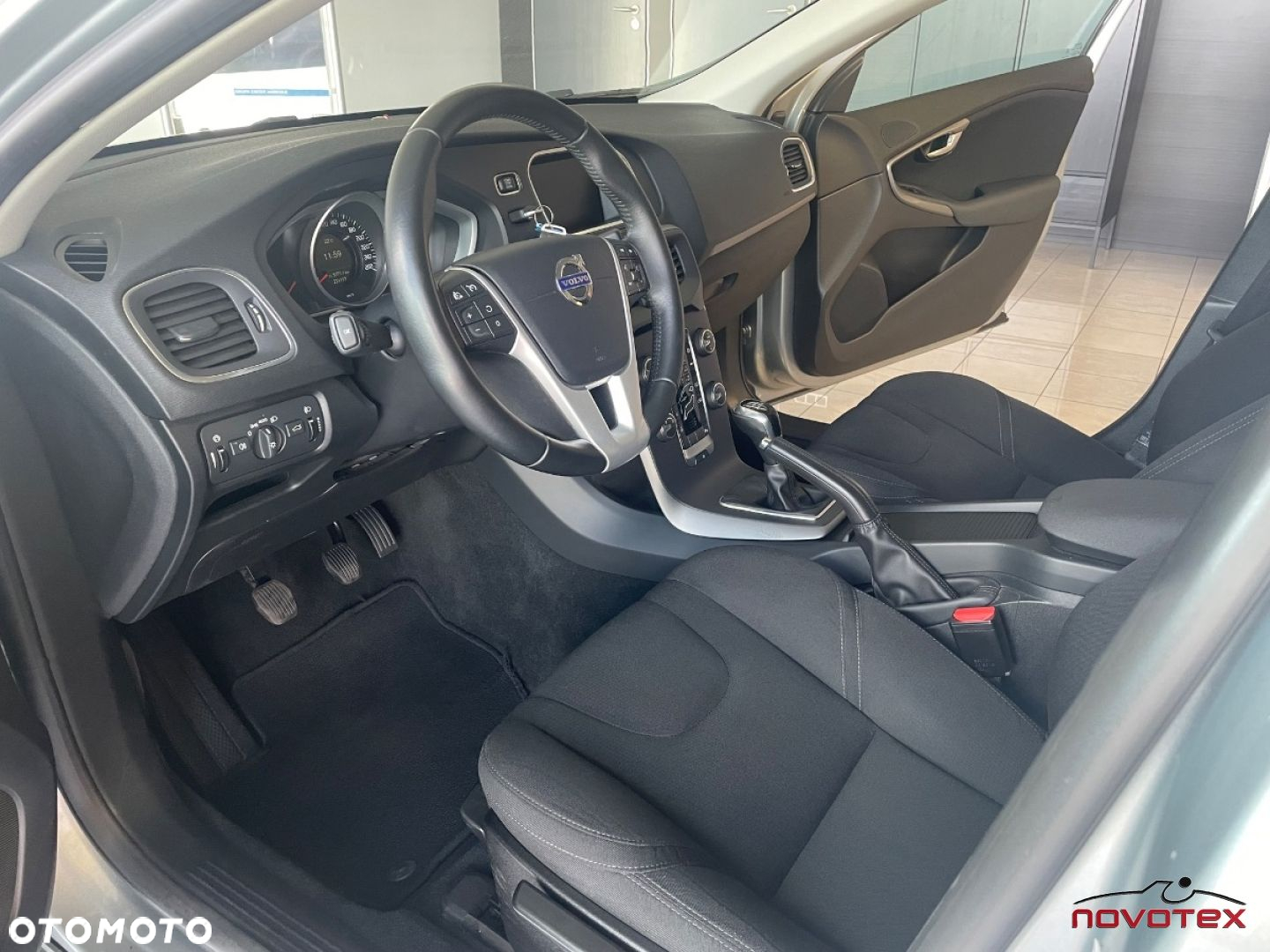Volvo V40 D3 Summum - 8