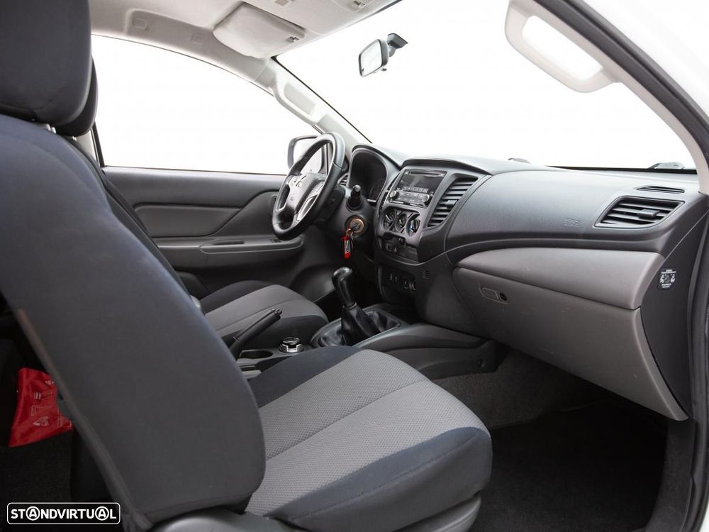 Mitsubishi L200 2.4 DI-D Club 4WD c/iva - 9