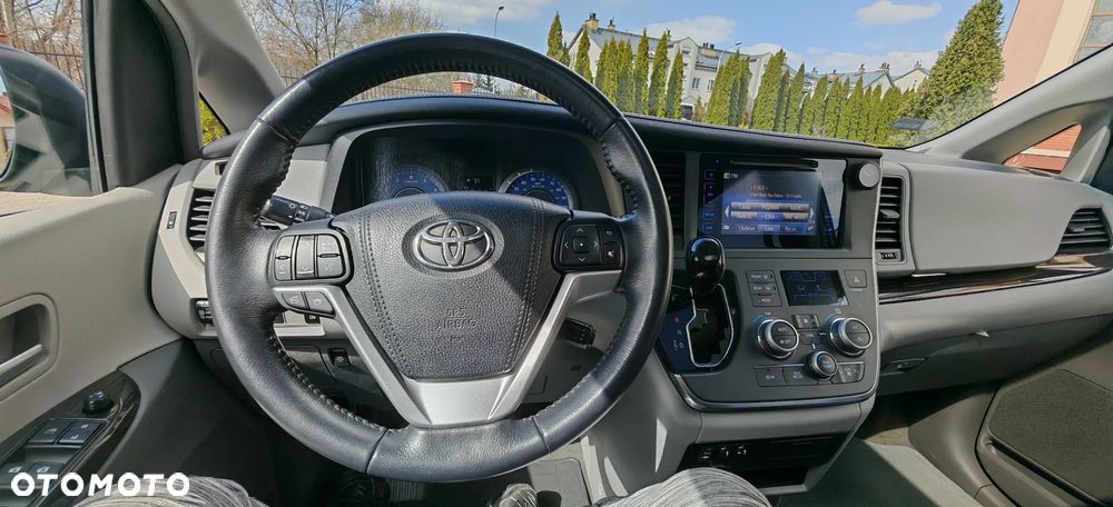 Toyota Sienna 3.5 V6 XLE AWD - 15