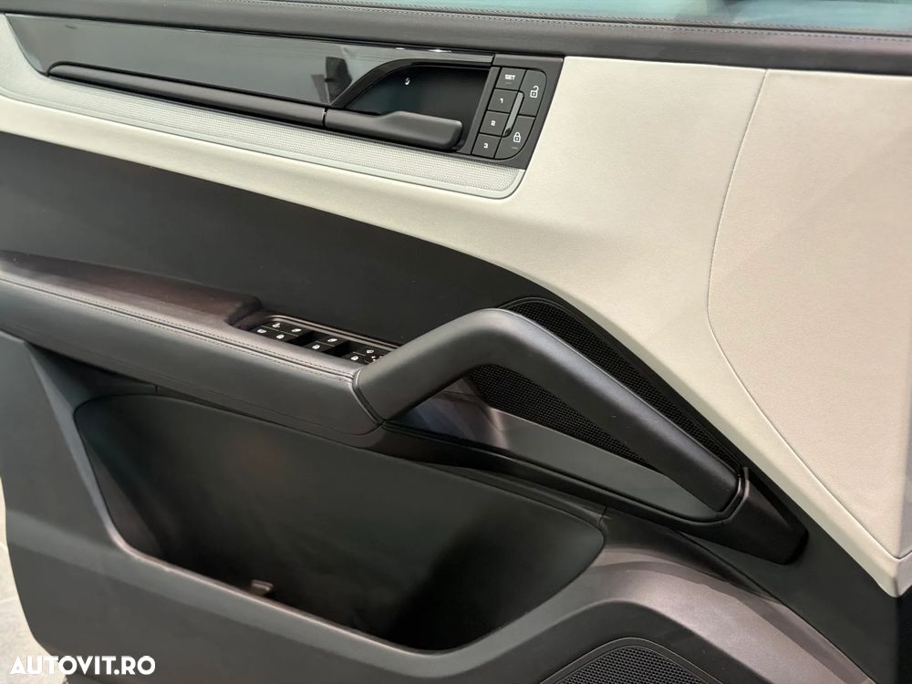 Porsche Cayenne - 28