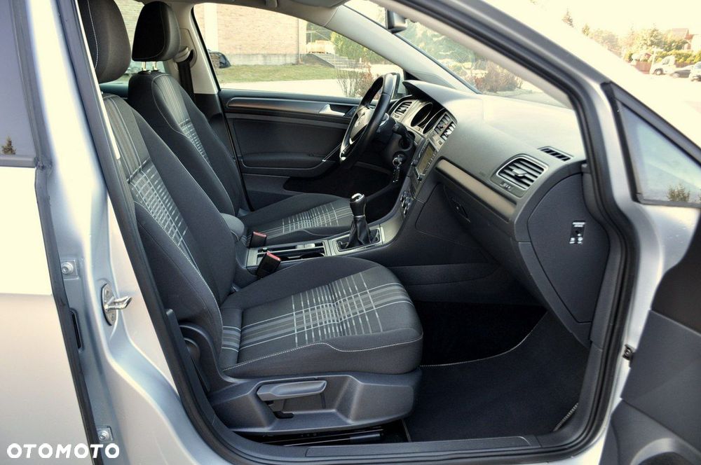 Volkswagen Golf - 17