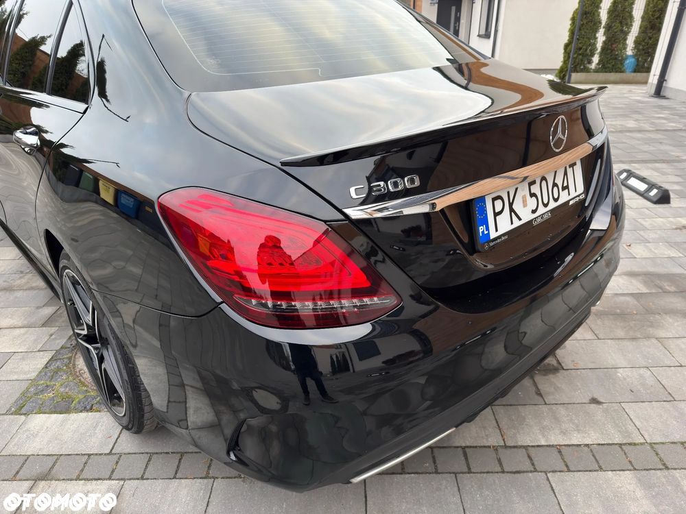 Mercedes-Benz Klasa C 300 4Matic 9G-TRONIC AMG Line - 9