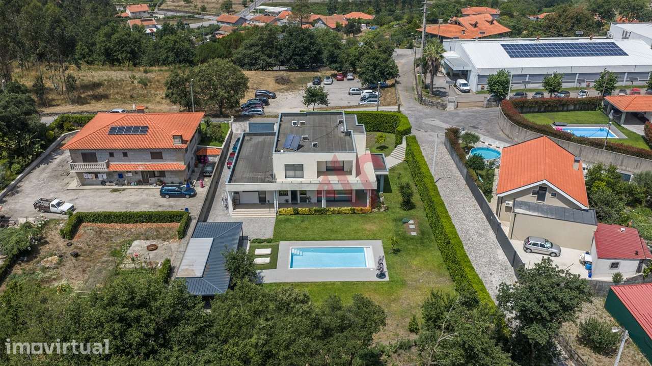 Moradia T4 com Piscina em Monte Córdova, Santo Tirso - Grande imagem: 2/33