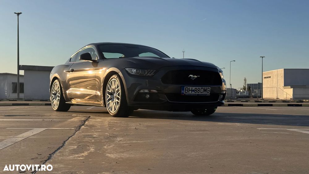 Ford Mustang - 8