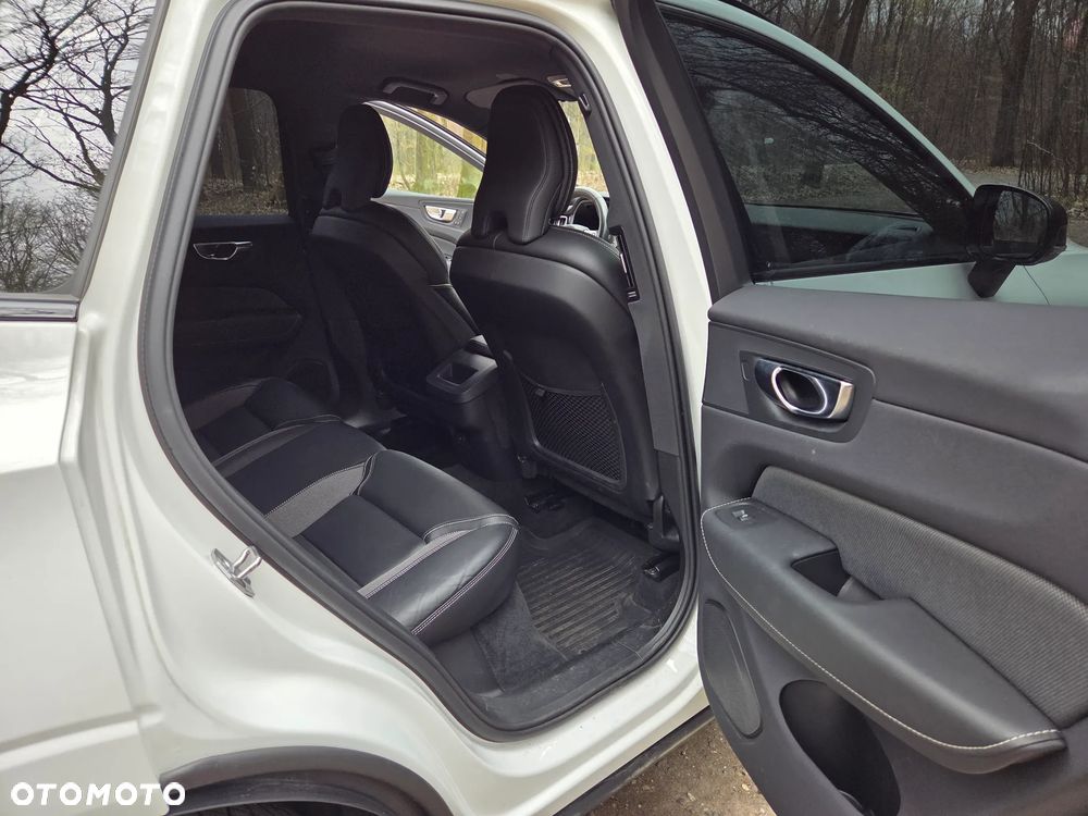 Volvo XC 60 B4 B R-Design - 11