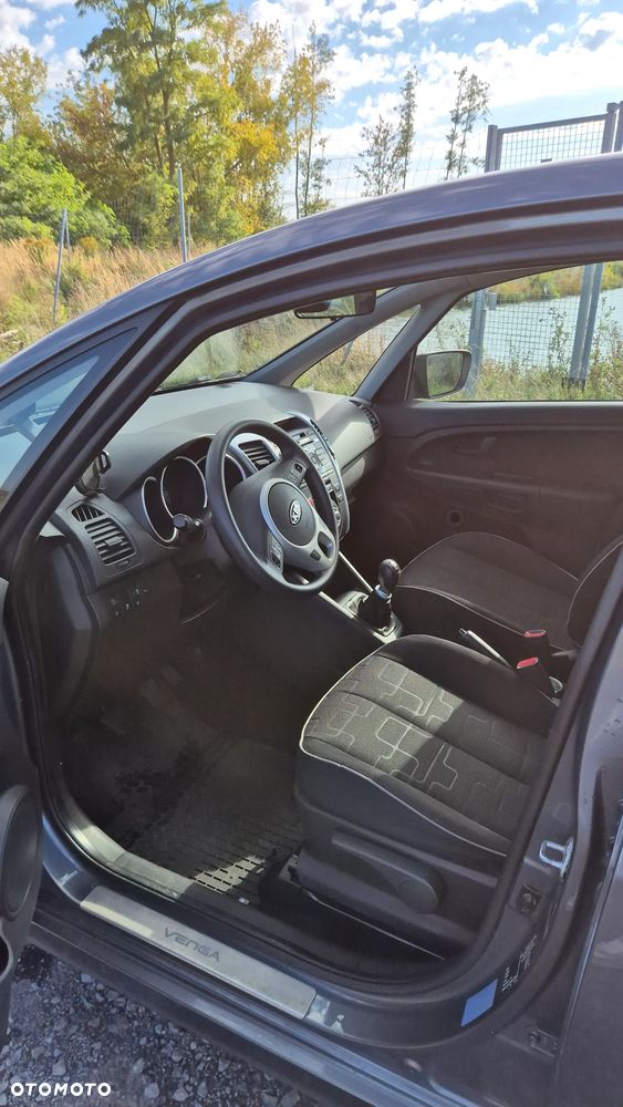 Kia Venga - 9