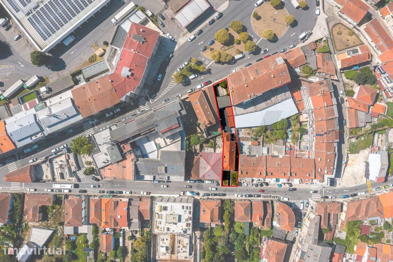 Moradia Burguesa Portuense com Jardim, Terraço e Elevado Potencial de - Grande imagem: 4/60