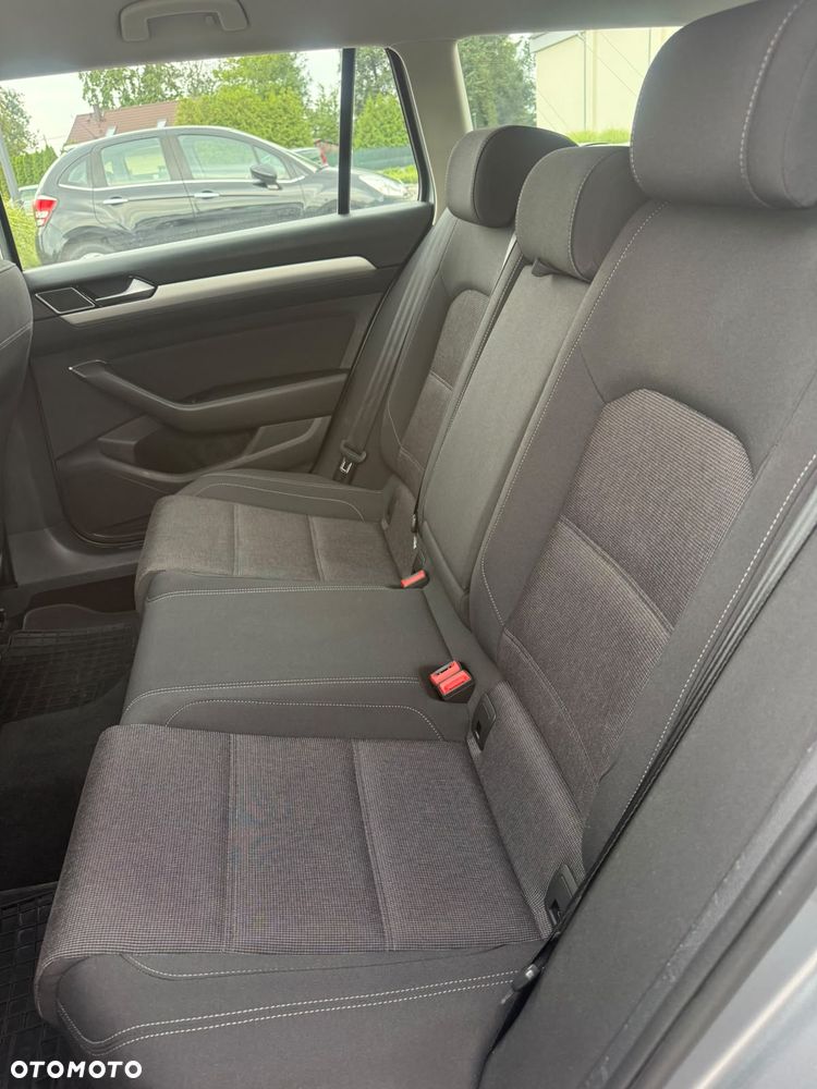 Volkswagen Passat - 10