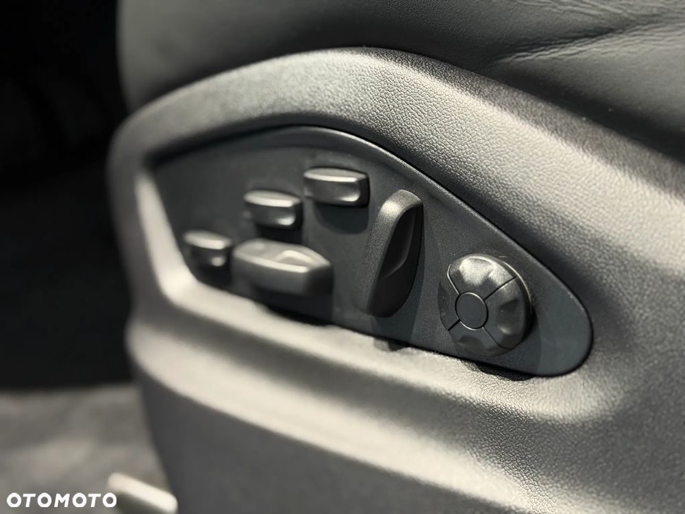 Porsche Cayenne E-Hybrid PHEV Black Edition - 24