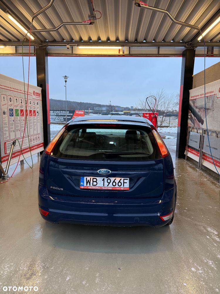Ford Focus 2.0 Ghia - 9