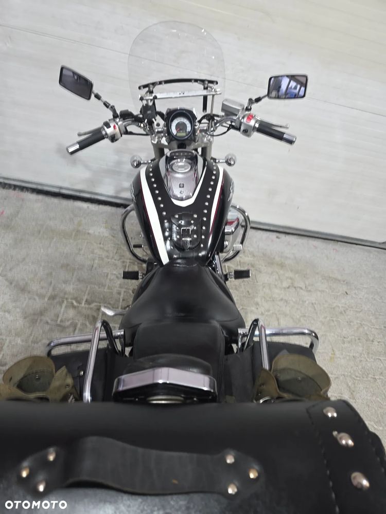 Suzuki Intruder - 33