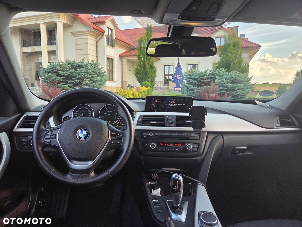 BMW Seria 3 318d Touring - 17