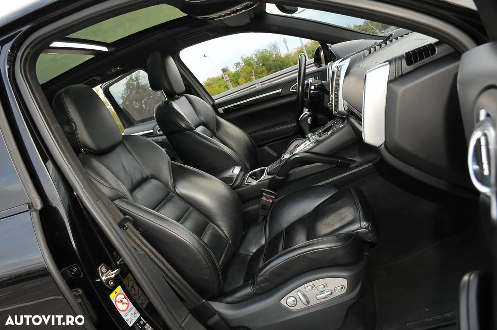 Porsche Cayenne 3.0 L - 8