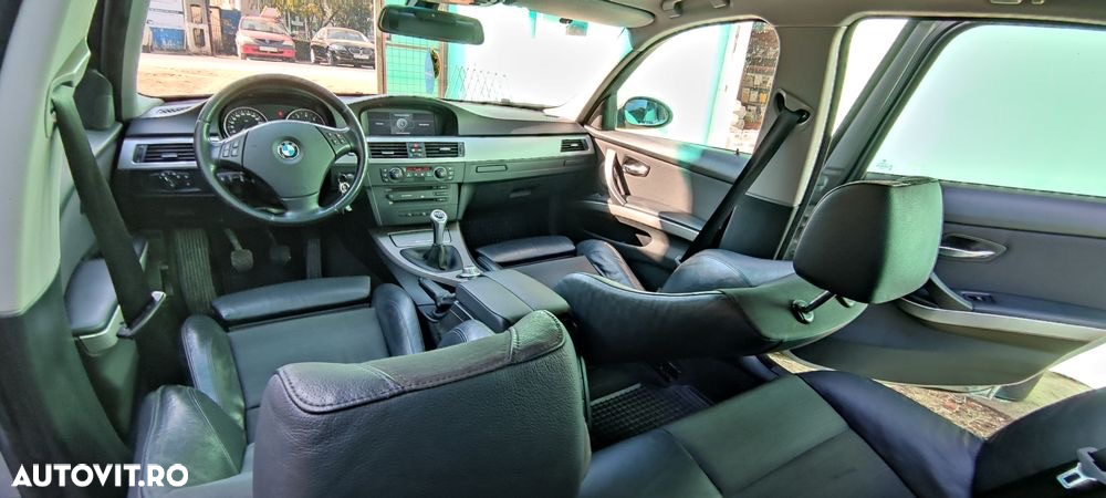 BMW Seria 3 325xi Touring - 8
