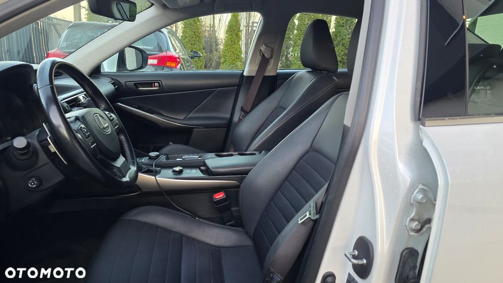 Lexus IS 200t / 300 Elegance - 12