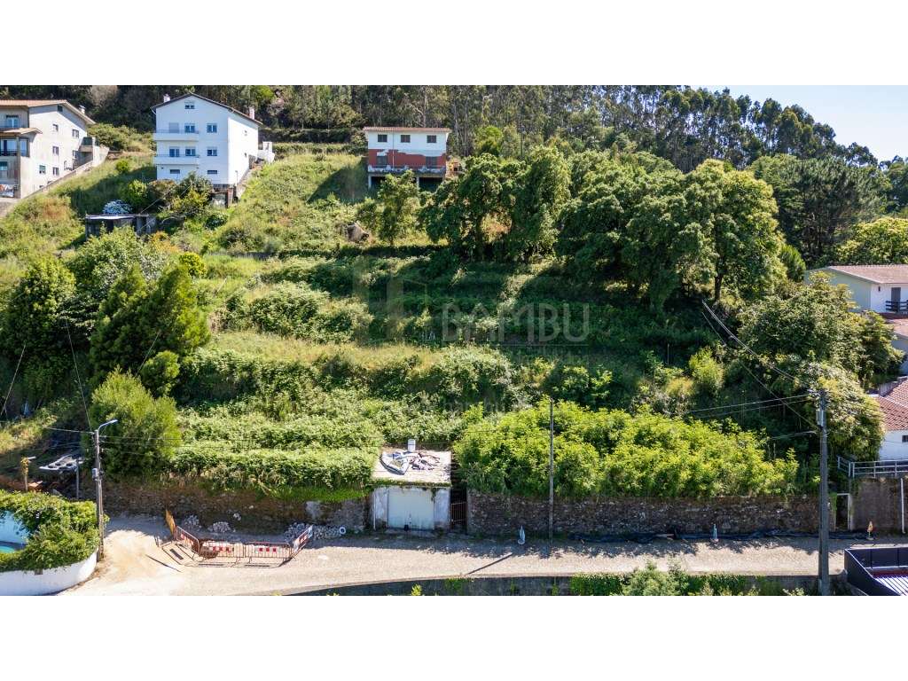 Terreno para construção, com vista para o Rio Minho. - Grande imagem: 2/8