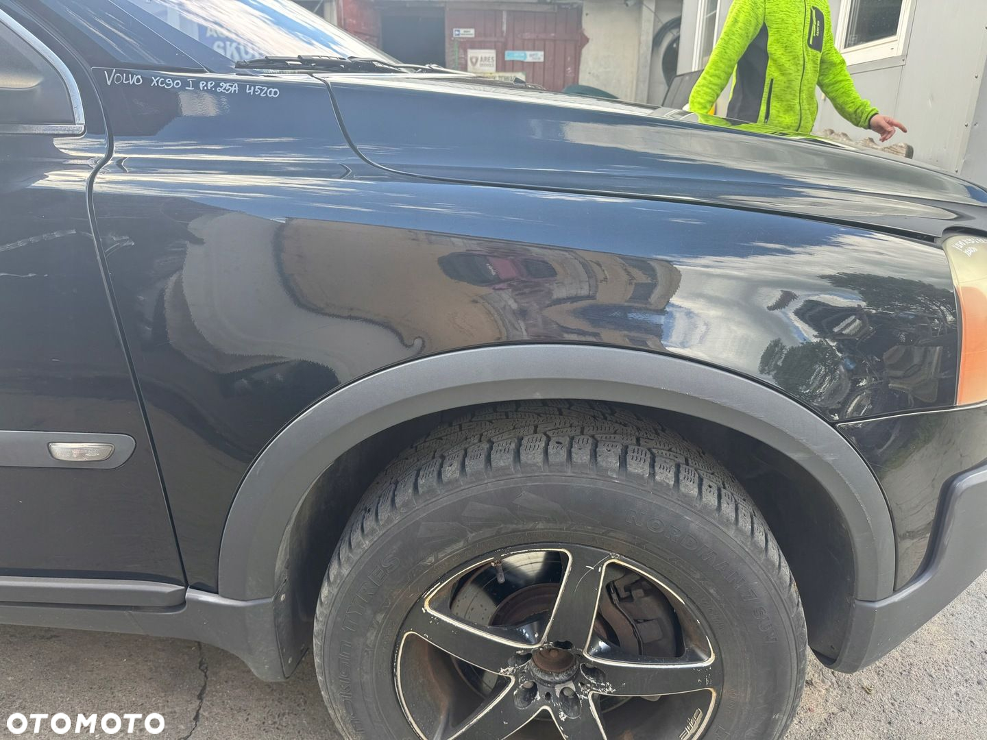 VOLVO XC90 I BŁOTNIK PRAWY PRZEDNI 45200 - 2