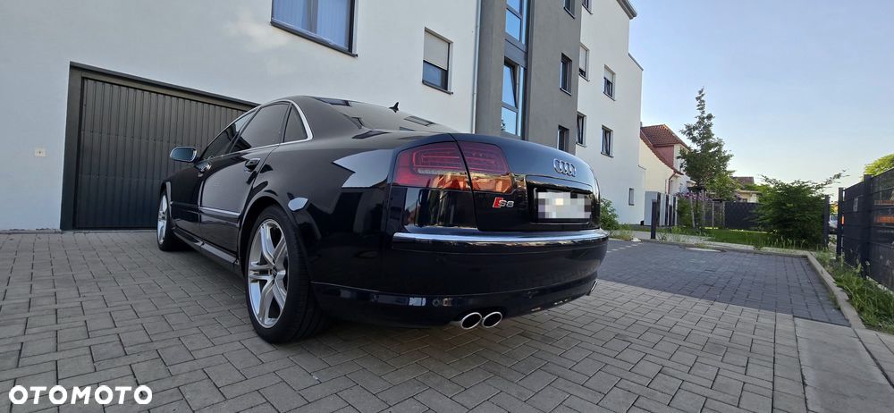 Audi A8 4.2 Quattro - 6