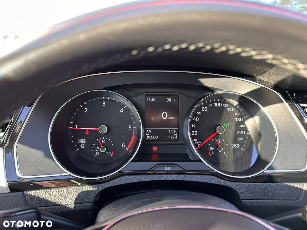 Volkswagen Passat Variant 2.0 TDI SCR DSG - 17
