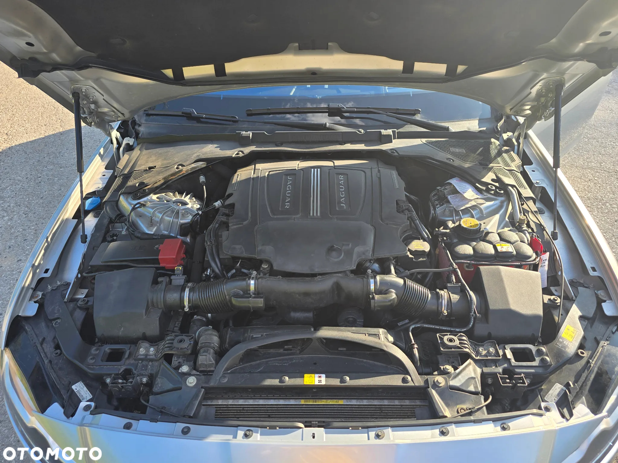 Jaguar XF 35t R-Sport - 14
