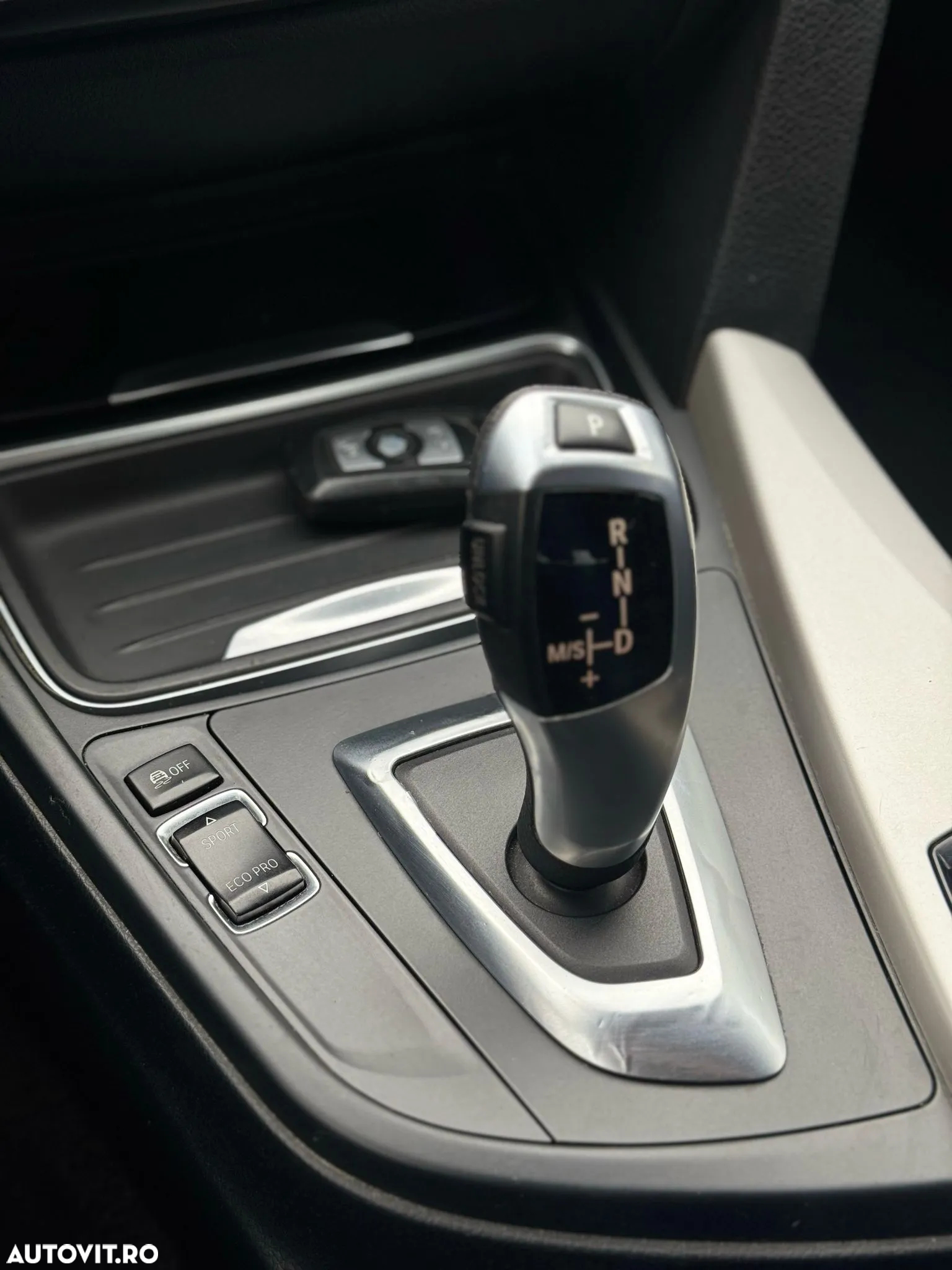BMW Seria 3 318d Touring Aut. - 34