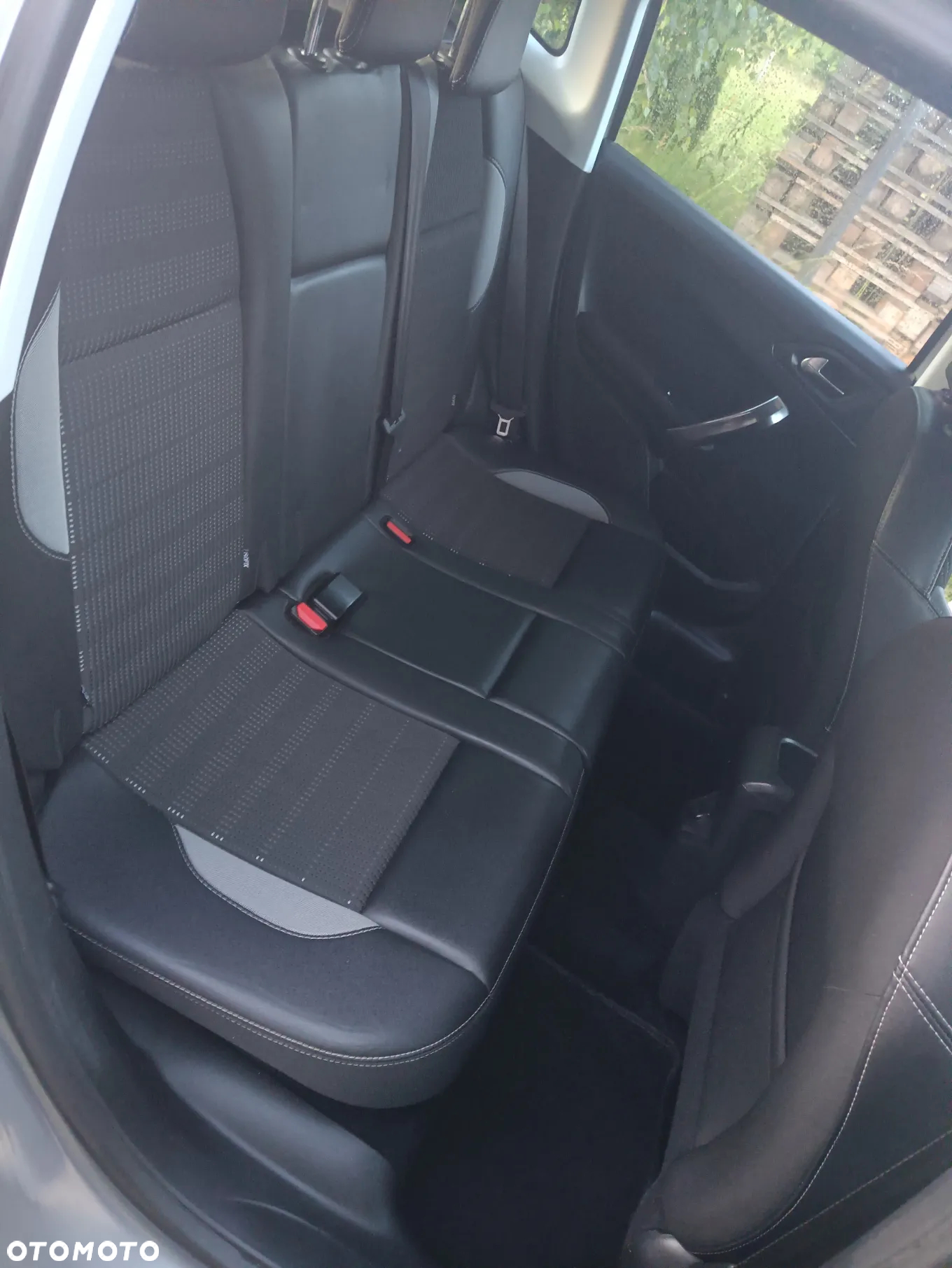 Peugeot 2008 BlueHDi 100 STOP & START Allure - 28