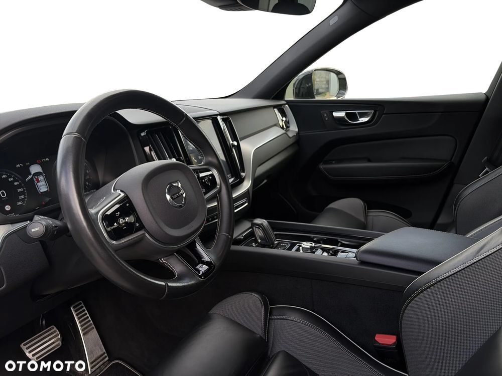Volvo XC 60 B5 D AWD R-Design - 11