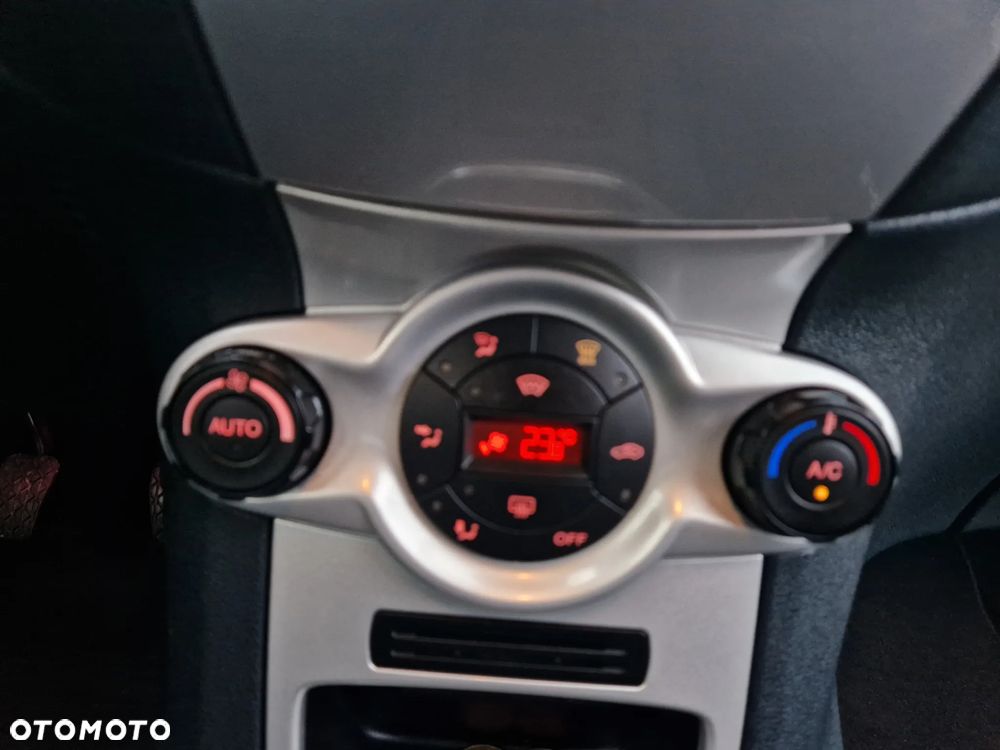 Ford Fiesta 1.25 Celebration - 15