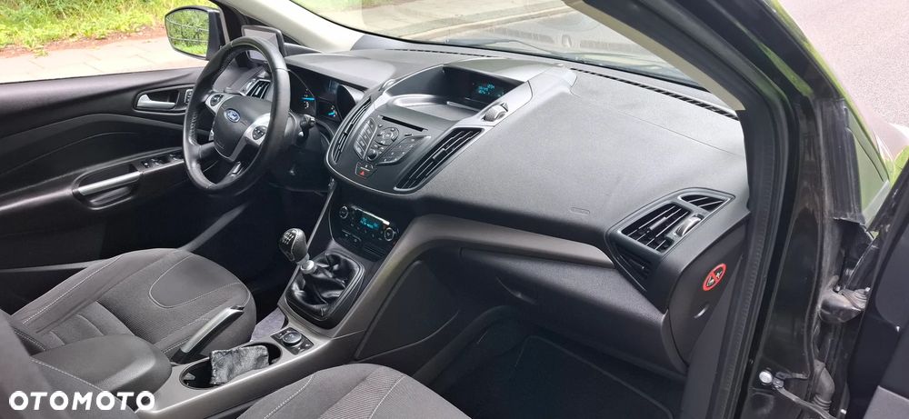 Ford Kuga 2.0 TDCi 2x4 Titanium - 17