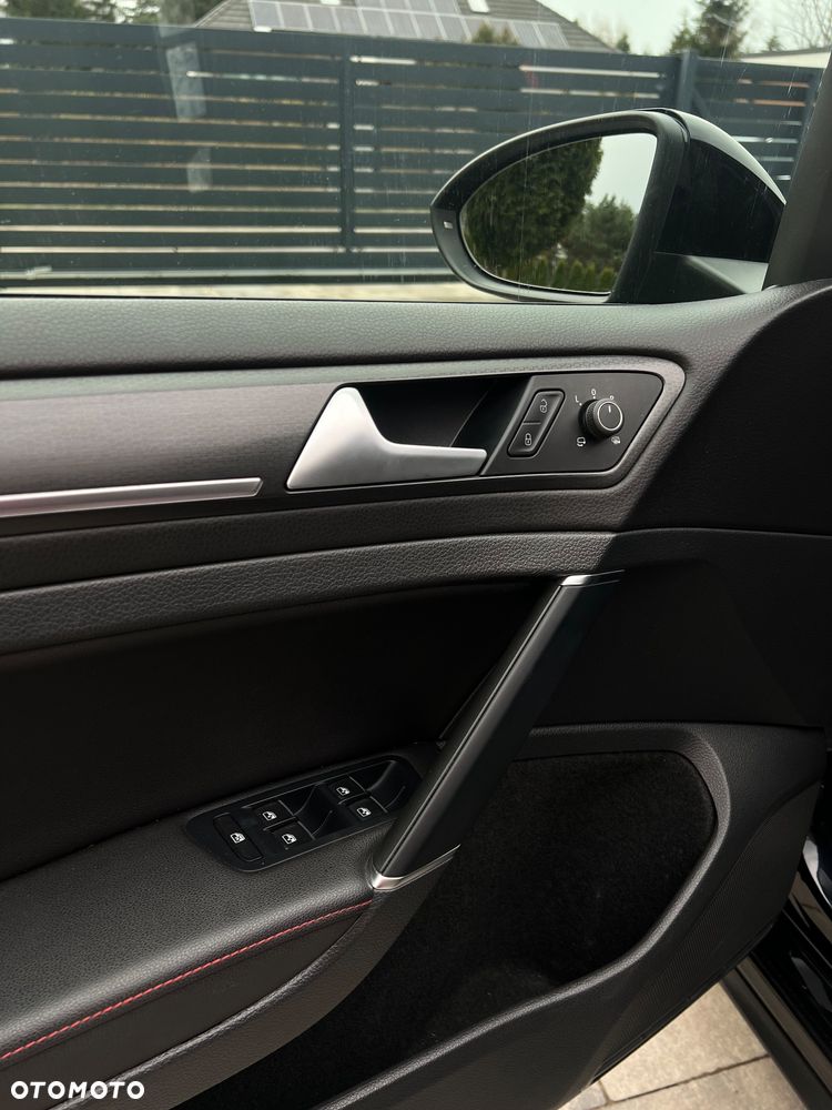 Volkswagen Golf GTI (BlueMotion Technology) DSG Performance - 11