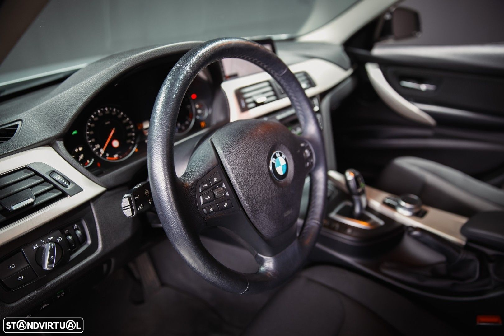 BMW 320 d Touring xDrive Auto - 14