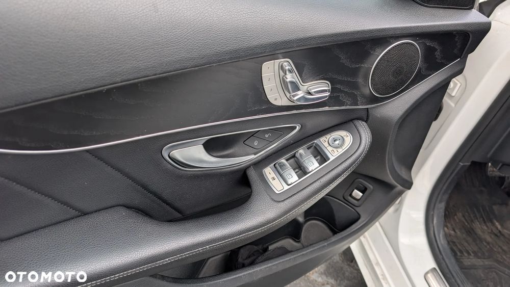 Mercedes-Benz Klasa C 300 7G-TRONIC AMG Line - 12