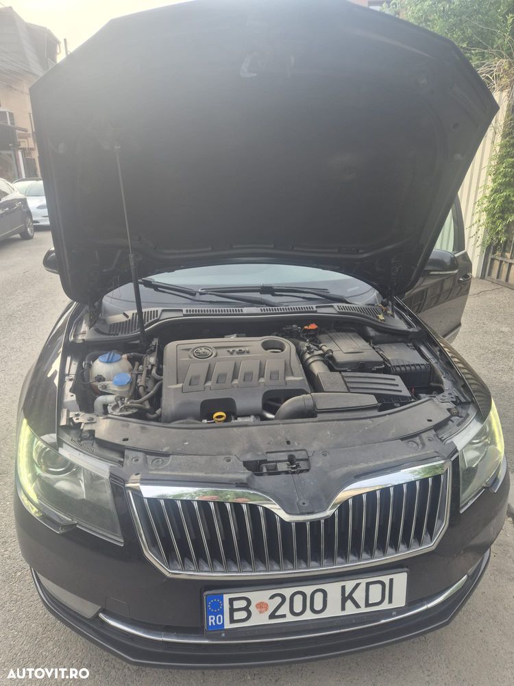 Skoda Superb 2.0 TDI Elegance DSG - 25