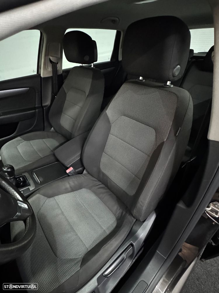VW Passat Variant 1.6 TDI BlueMotion Highline - 19
