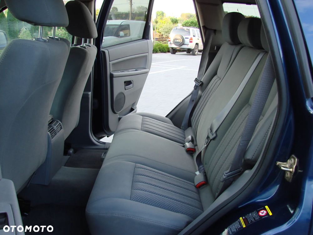 Jeep Grand Cherokee - 23