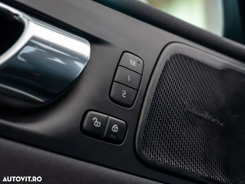 Volvo XC 60 T6 AWD Recharge Geartronic Inscription - 37