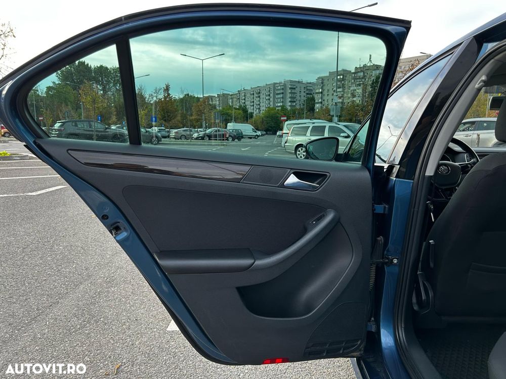 Volkswagen Jetta 2.0 TDI DSG Comfortline - 13