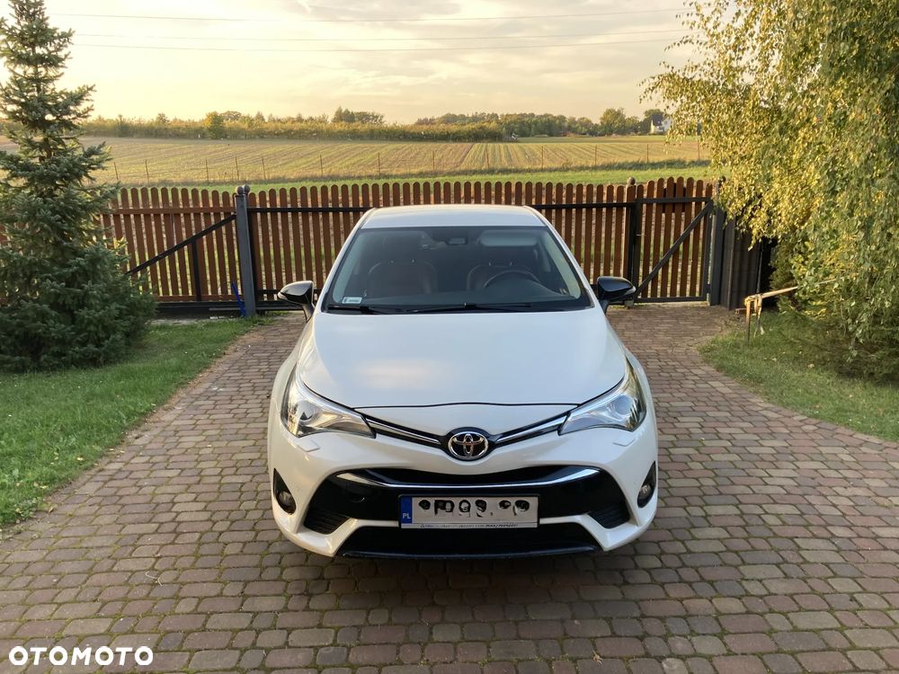 Toyota Avensis 2018 photo 3