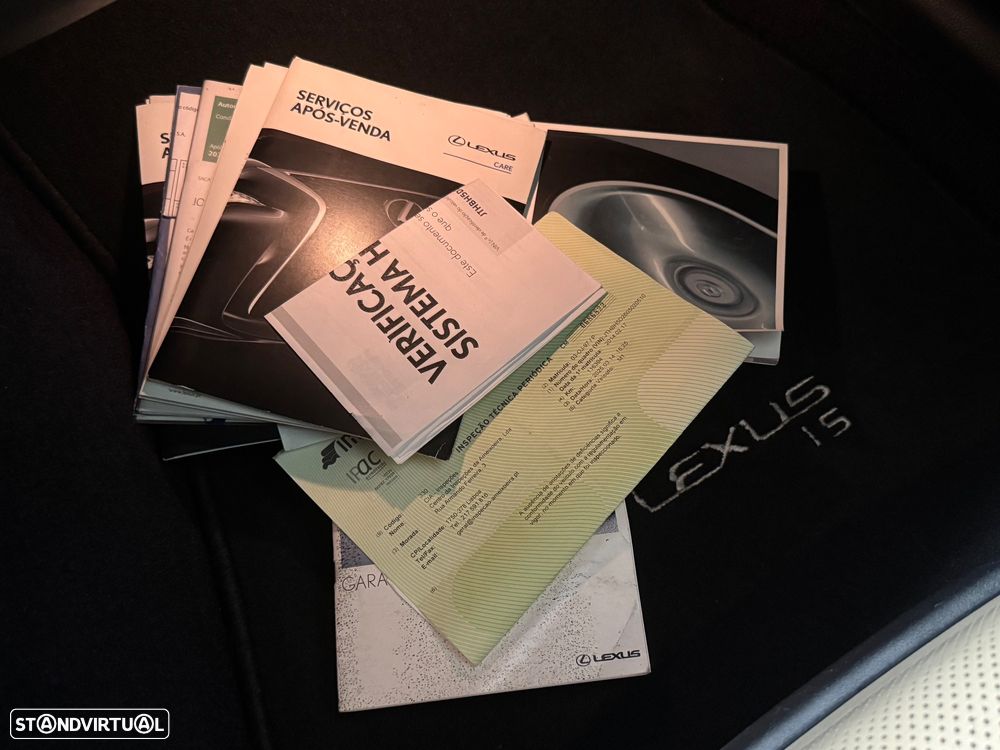 Lexus IS 300H Pack Executive+ - 29