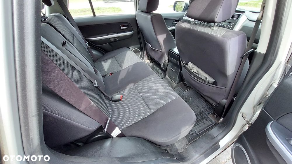 Suzuki Grand Vitara 2.0 - 10
