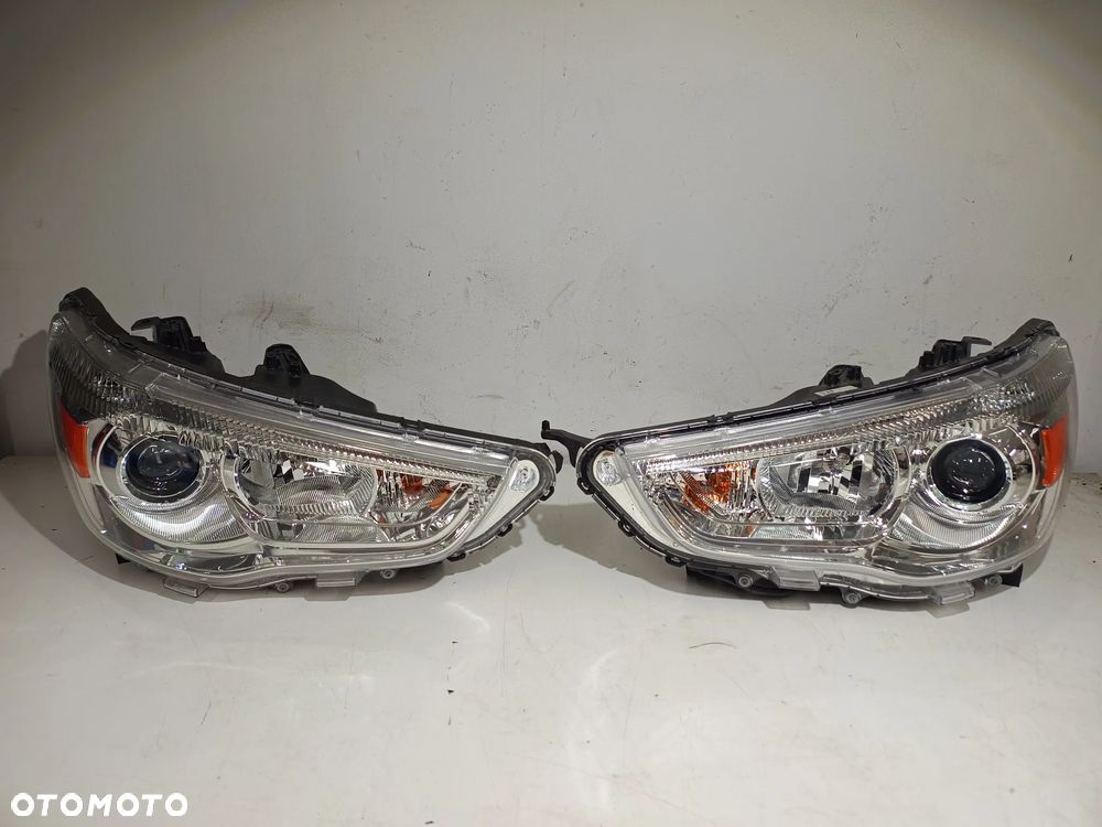 MITSUBISHI ASX 2010-2012 REFLEKTOR LAMPA LEWA  8301B587
