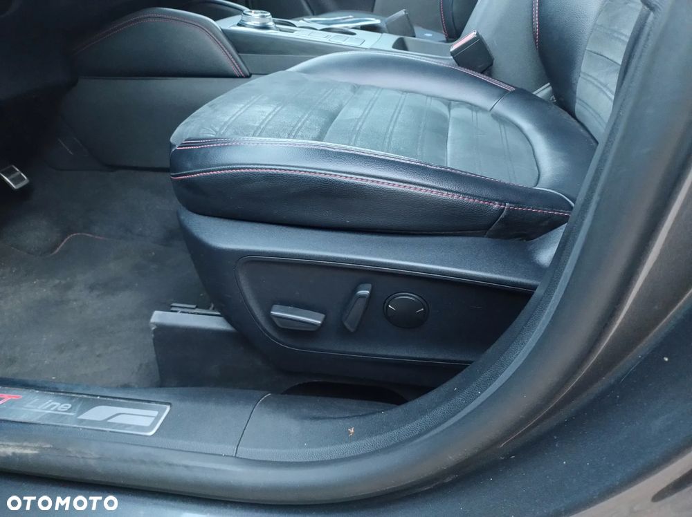 Ford Kuga 2.0 EcoBlue 4x4 ST-LINE X - 30