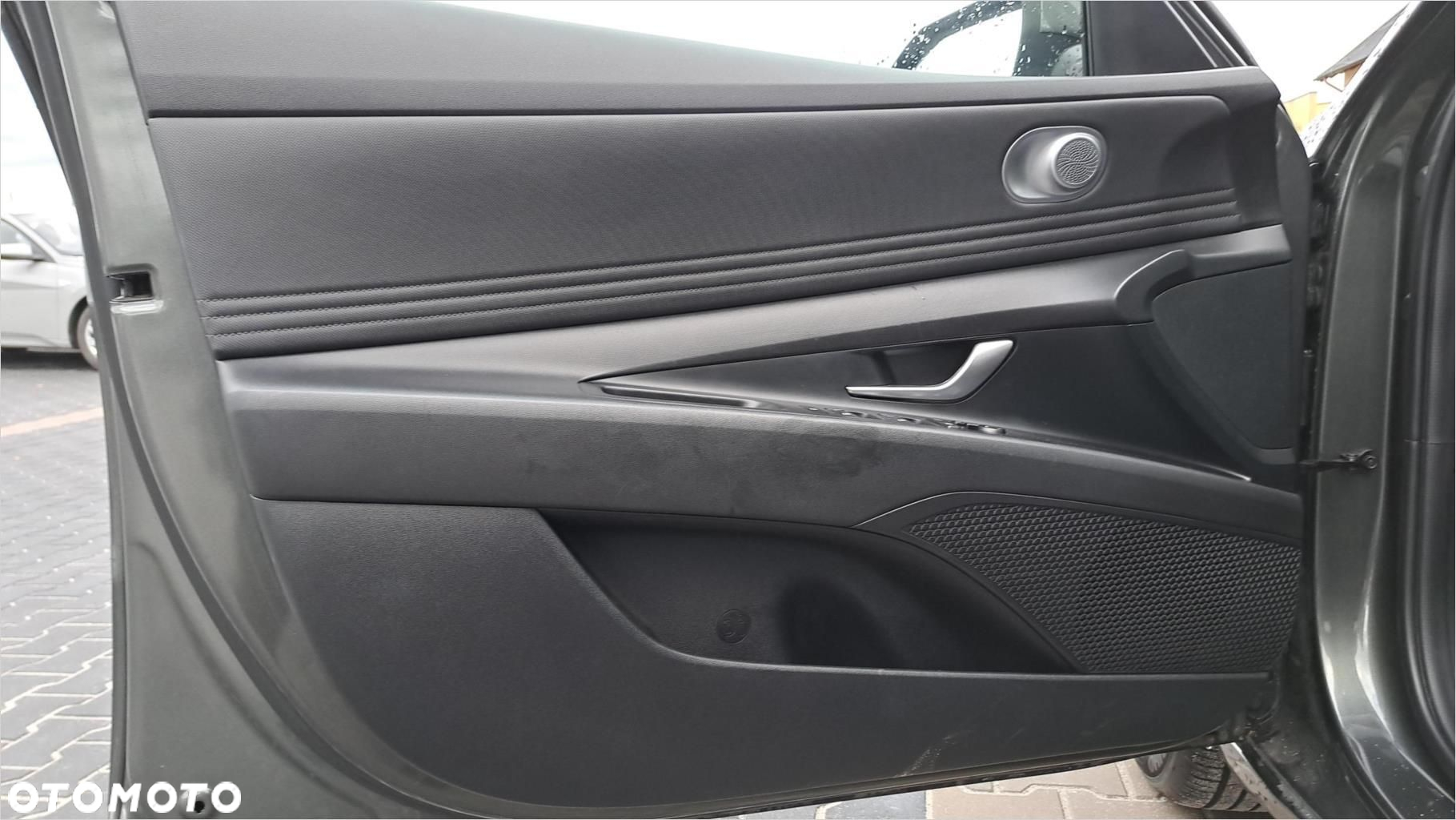 Hyundai Elantra - 10