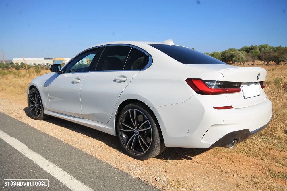 BMW 330 e Pack M Auto — fotografia 4