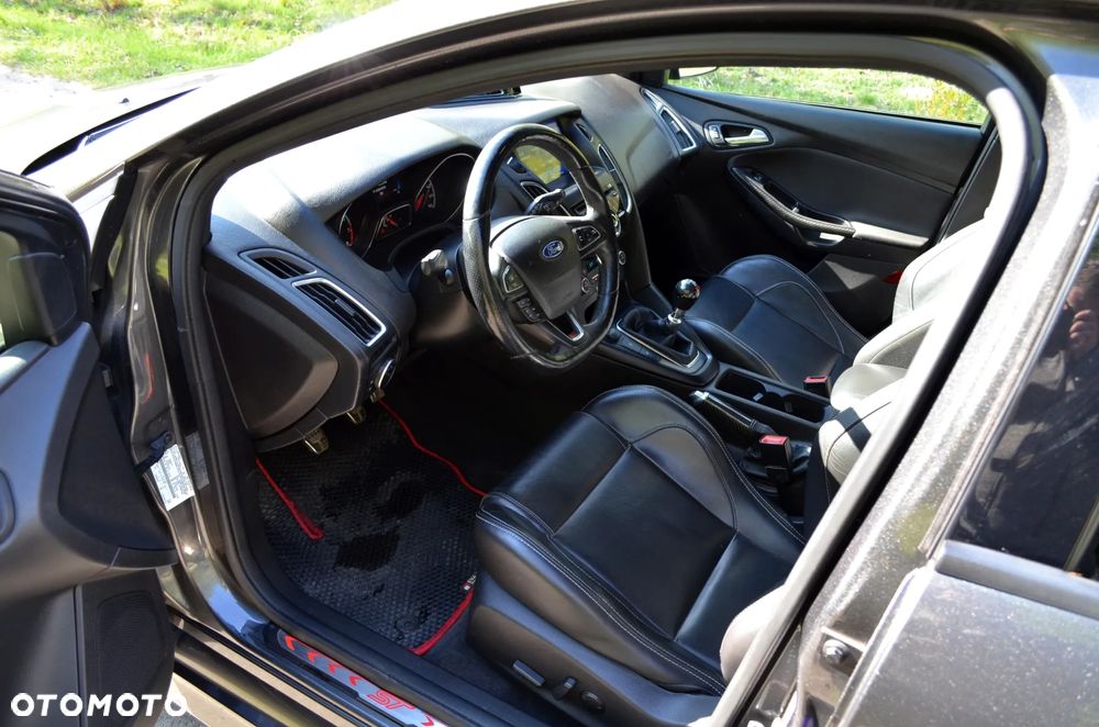 Ford Focus 2.0 EcoBoost ST - 11