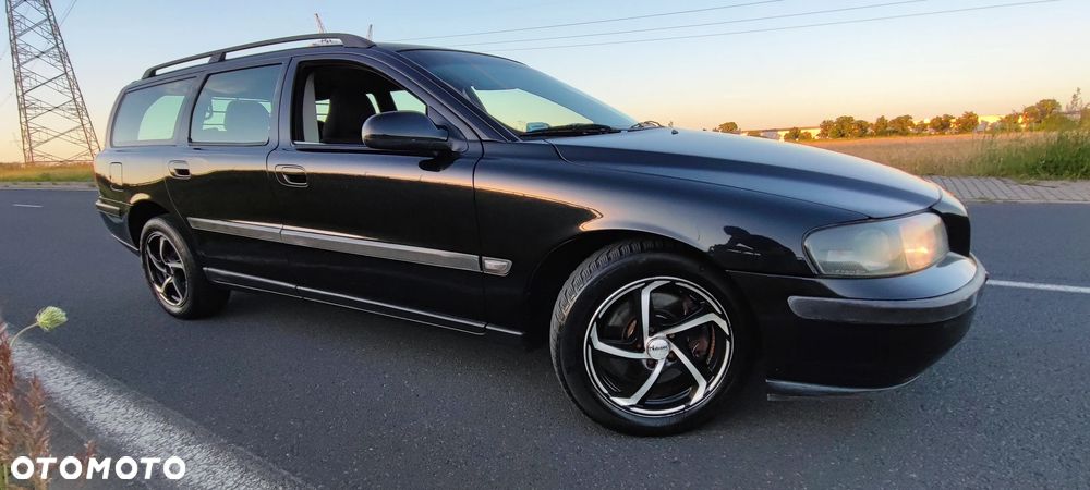Volvo V70 2.4 D Black Edition - 1